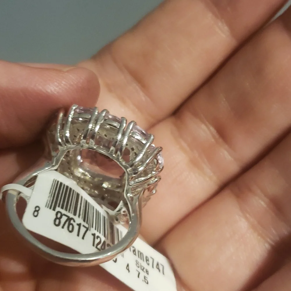 Ring - Picture 3 of 5